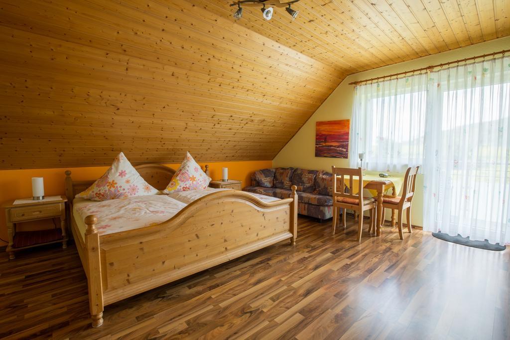 Gaestehaus Moni Jaeger Weyher ภายนอก รูปภาพ