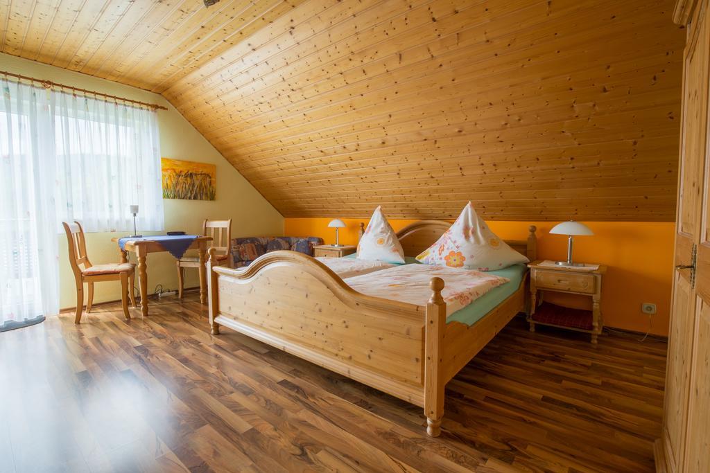 Gaestehaus Moni Jaeger Weyher ภายนอก รูปภาพ