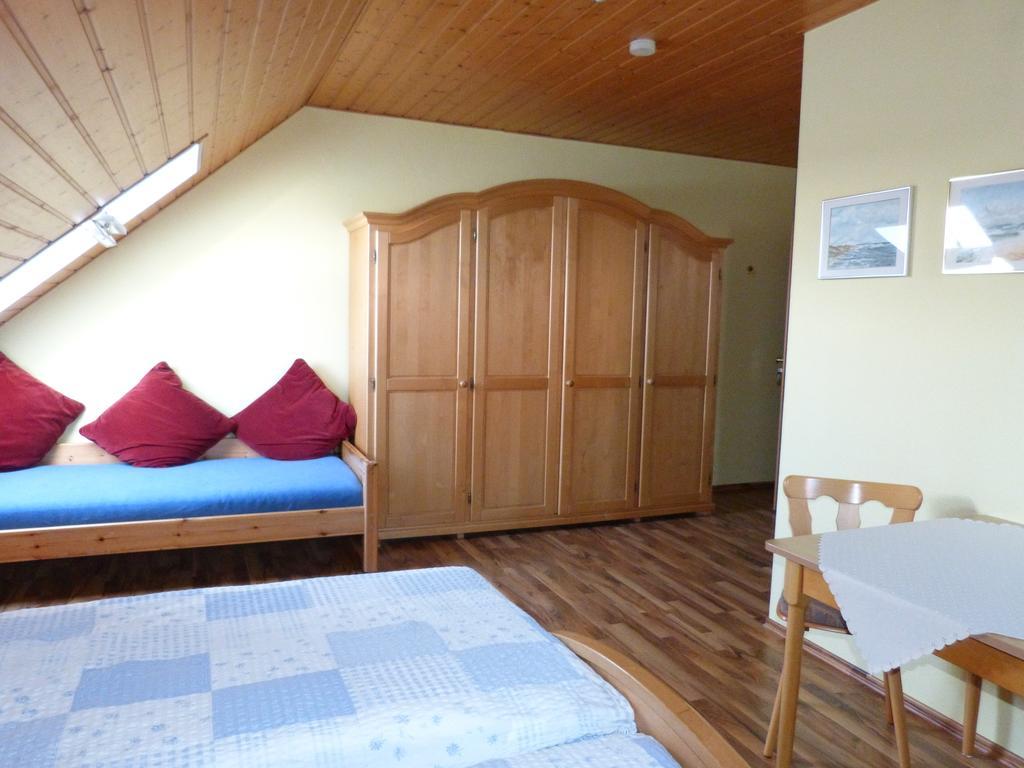 Gaestehaus Moni Jaeger Weyher ภายนอก รูปภาพ