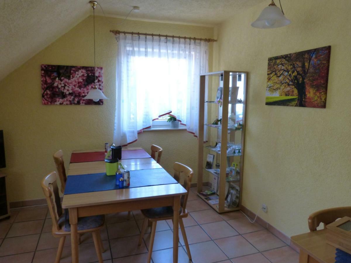 Gaestehaus Moni Jaeger Weyher ภายนอก รูปภาพ